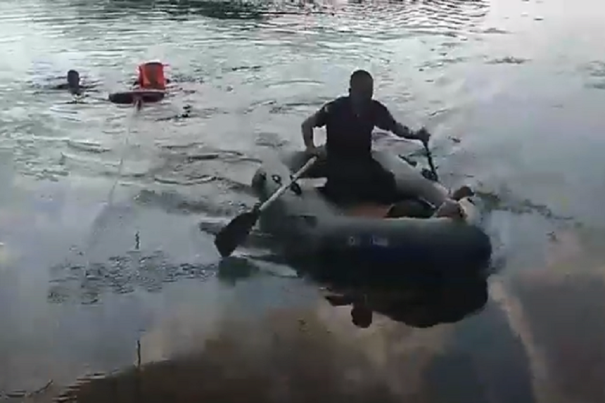 Новини Вінниці / У Ворошилівці на Вінниччині тонув чоловік: рятувальники дістали його з води та передали медикам (ВІДЕО)