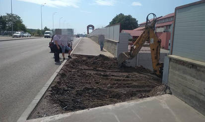 Новини Вінниці / У Вінниці для будівництва приватного будинку зруйнували тротуар (ФОТО)