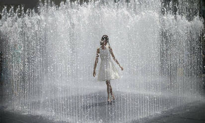 У Вінниці відкрили новий фонтан на Волошковій (ВІДЕО) / Новости Винницы и области / Інформаційний портал На Парижі Новини Вінниці / У Вінниці відкрили новий фонтан на Волошковій (ВІДЕО)