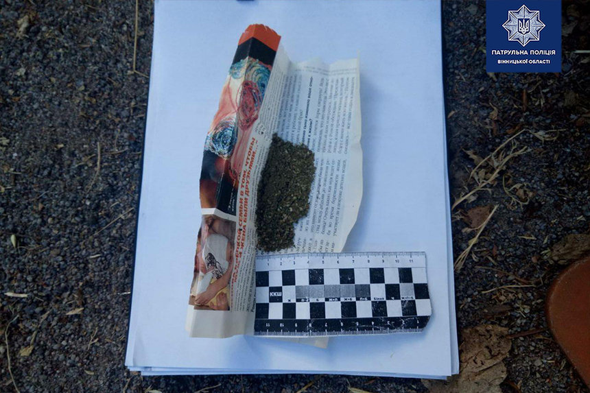 Новини Вінниці / На Вінниччині затримали мотоцикліста, що знаходився під дією наркотиків, та його пасажира "з товаром" (ФОТО) 