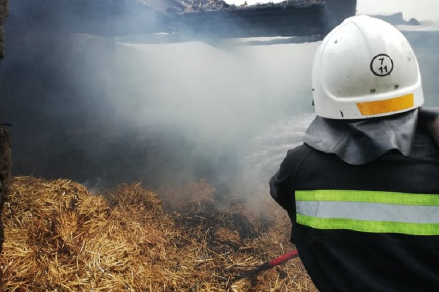 Новини Вінниці / У Літинському районі на Вінниччині через дитячі пустощі ледь не згоріло все обійстя