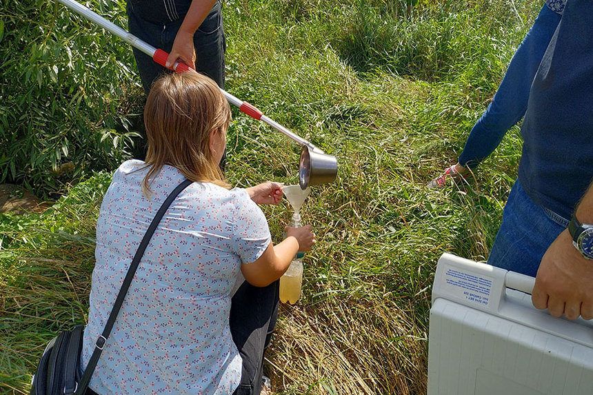 Новини Вінниці / У Жмеринці каналізація стікала у місцеву річку. Екологи підрахували збитки