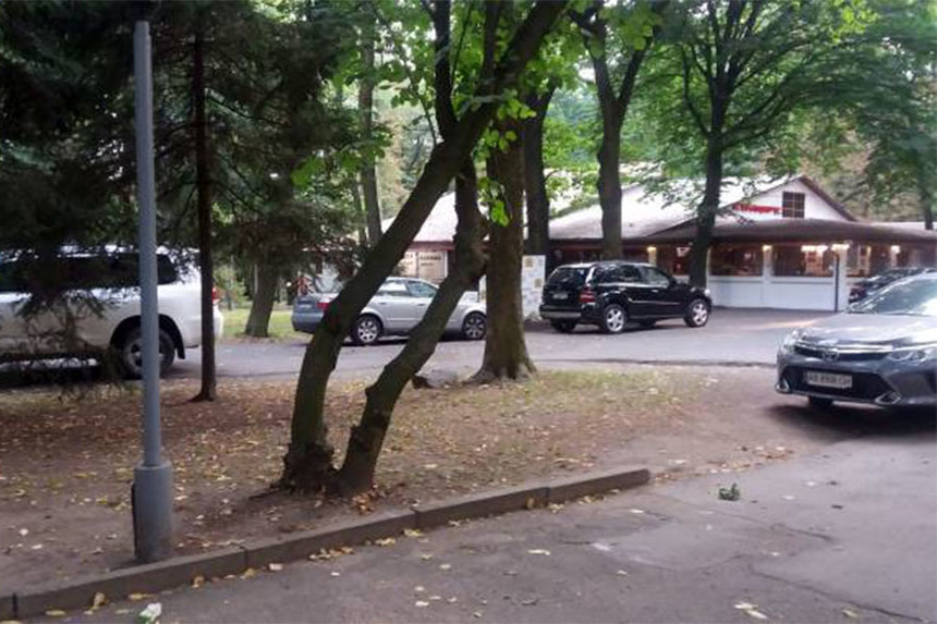 Вечірня бійка у вінницькому ресторані закінчилася викликом чи не всіх патрульних екіпажів міста (ВІДЕО) / Новости Винницы и области / Інформаційний портал На Париже Новини Вінниці / Вечірня бійка у вінницькому ресторані закінчилася викликом чи не всіх патрульних екіпажів міста (ВІДЕО)