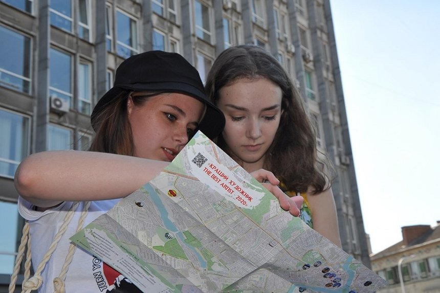 Новини Вінниці / Більше сотні учасників мистецького селфі-квесту "шукали" історичні місця у Вінниці напередодні Дня Незалежності (ФОТО)