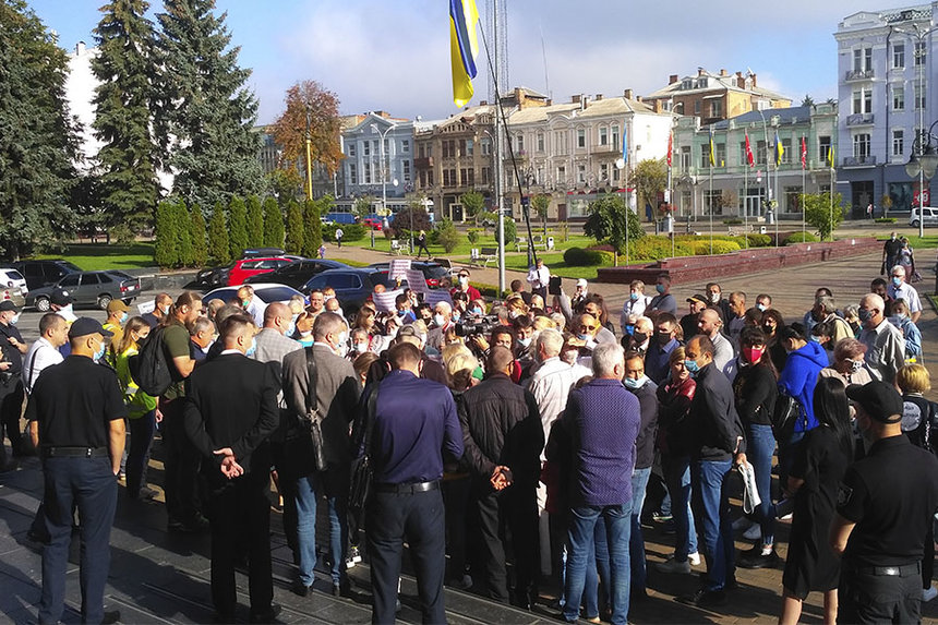 Новини Вінниці / У Вінниці через вимкнення світла дачники перекривали Соборну. Пошук варіанту відновлення електропостачання триває (ВІДЕО)