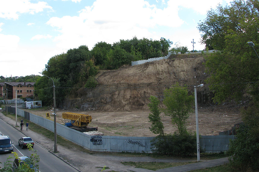 Новини Вінниці / Через часткове руйнування Замкової гори забудовник оплатить археологічні розкопки (ВІДЕО)