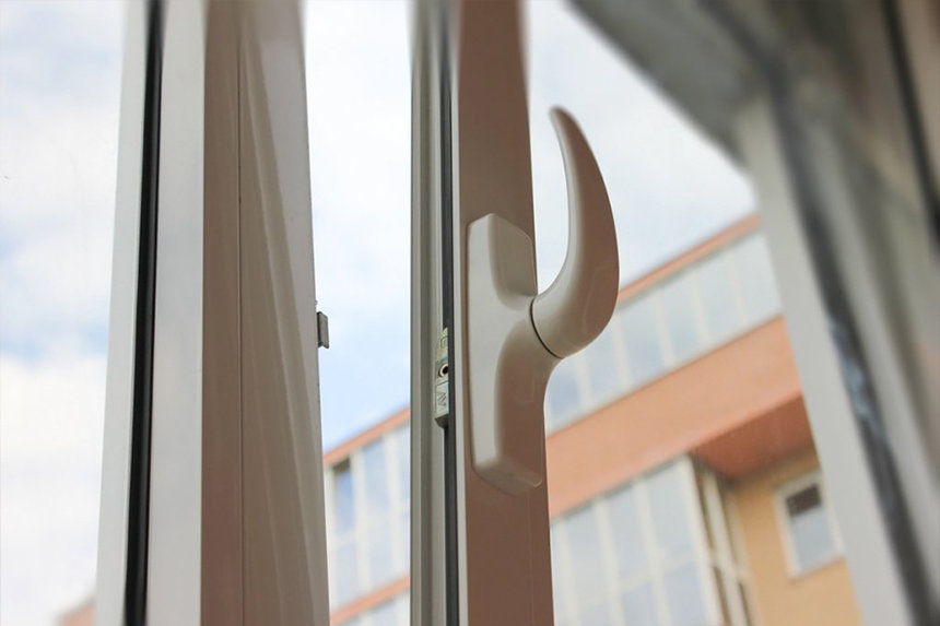 Новини Вінниці / Нещасний випадок чи самогубство? У Вінниці чоловік випав з вікна багатоповерхівки (ВІДЕО)