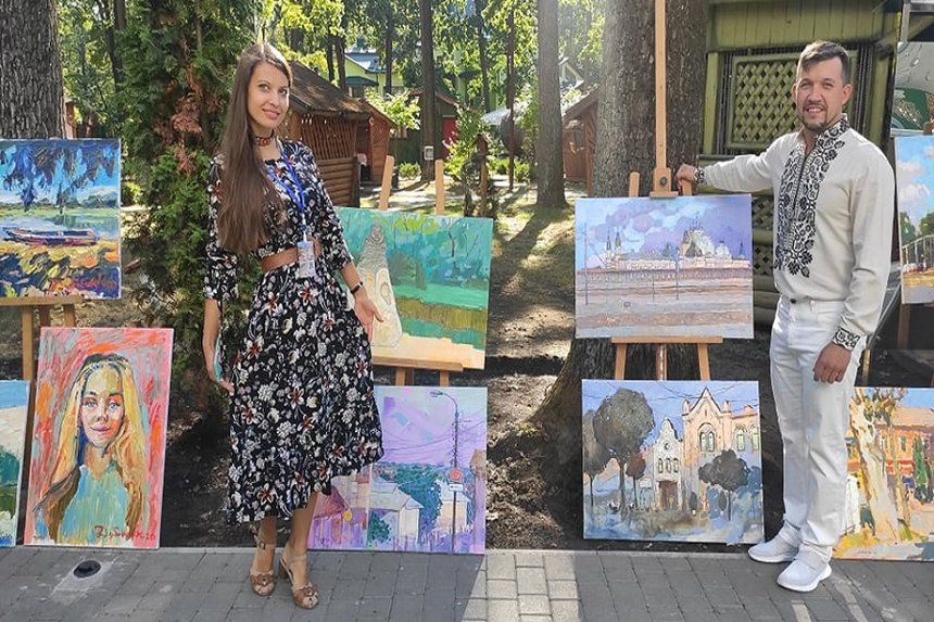 Харків‘яни залишили фонду «Кращий художник» чотири картини з вінницькими та житомирськими пейзажами / Новости Винницы и области / Інформаційний портал На Париже Новини Вінниці / Харків‘яни залишили фонду «Кращий художник» чотири картини з вінницькими та житомирськими пейзажами