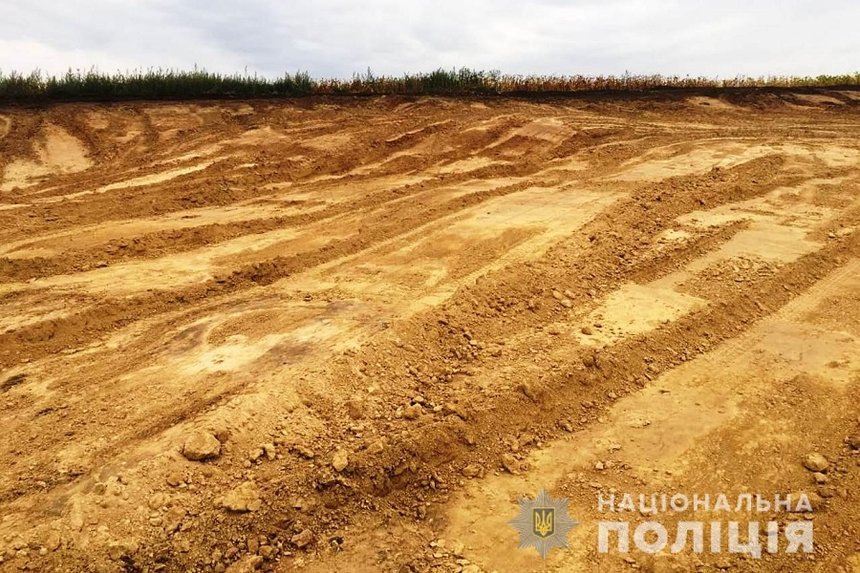 У Теплицькому районі на Вінниччині цегельний завод незаконно видобував глину (ФОТО) / Новости Винницы и области / Інформаційний портал На Париже Новини Вінниці / У Теплицькому районі на Вінниччині цегельний завод незаконно видобував глину (ФОТО)