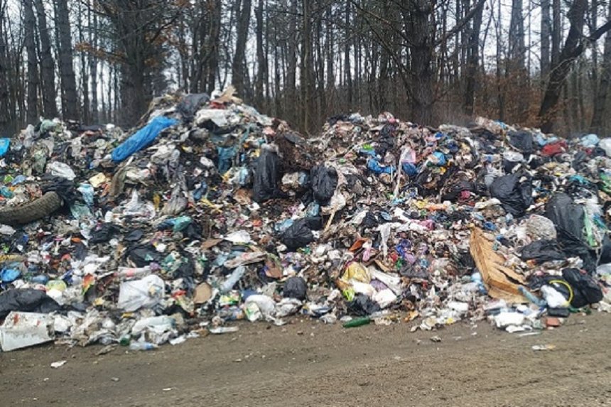 Селяни з Демидівки на Вінниччині погрожують перекривати дороги: просять забрати від них "львівське" сміття / Новости Винницы и области / Інформаційний портал На Париже Новини Вінниці / Селяни з Демидівки на Вінниччині погрожують перекривати дороги: просять забрати від них "львівське" сміття
