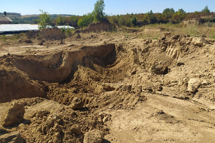 Новини Вінниці / Поблизу Крижополя на Вінниччині викрили нелегальний видобуток глини та виробництво цегли