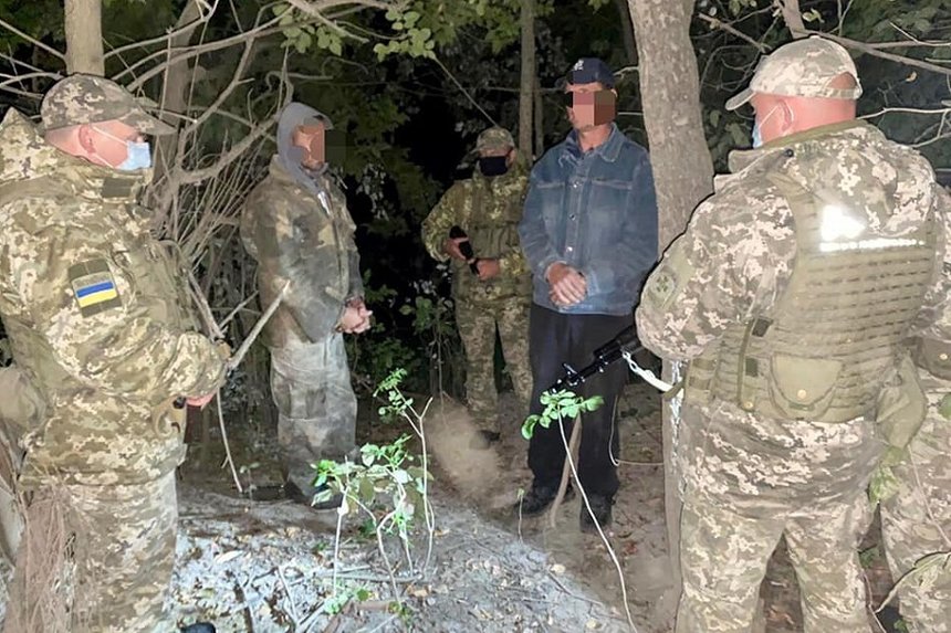 На Вінниччині прикордонники затримали двох молдован, які хотіли порибалити з українського берега Дністра / Новости Винницы и области / Інформаційний портал На Париже Новини Вінниці / На Вінниччині прикордонники затримали двох молдован, які хотіли порибалити з українського берега Дністра