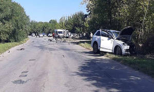 Новини Вінниці / Поблизу Вінниці у ДТП загинули двоє людей, а дітей доставлено у лікарню (ФОТО)