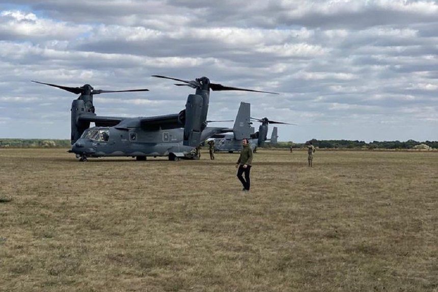 Новини Вінниці / Американські та українські військові тренувались на аеродромі в Сутисках на Вінниччині (ФОТО, ВІДЕО)