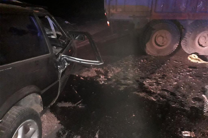 Новини Вінниці / Поблизу Вінниці через зіткнення легковика з трактором загинула жінка (ФОТО)