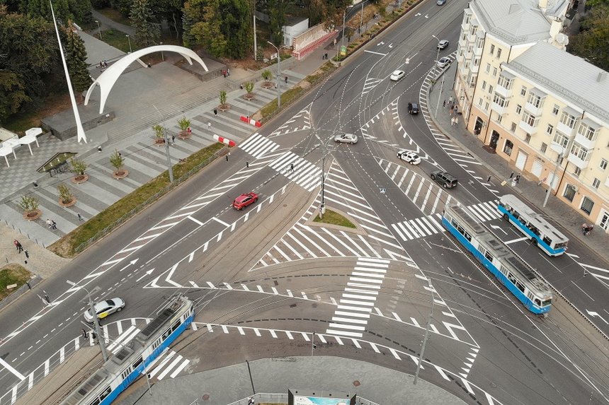 Новини Вінниці / Урбаністи з Івано-Франківська змінили схему руху на площі Гагаріна у Вінниці: чи стане там безпечніше?