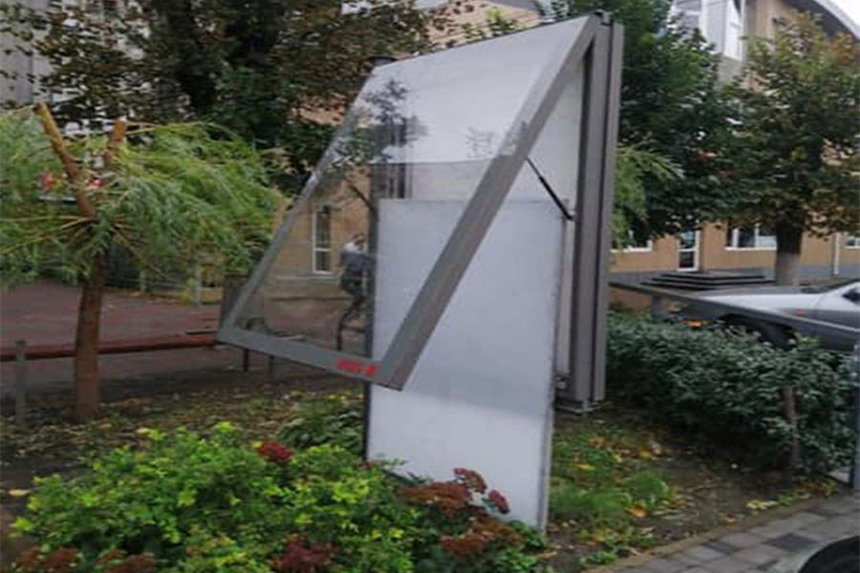 Новини Вінниці / Кандидатка в мери Вінниці заявила про крадіжку сітілайту з партрекламою