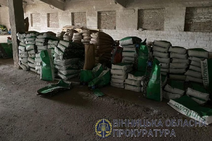 Новини Вінниці / На Вінниччині фермерам продавали контрафактне насіння: продукцію вилучили правоохоронці (ФОТО)