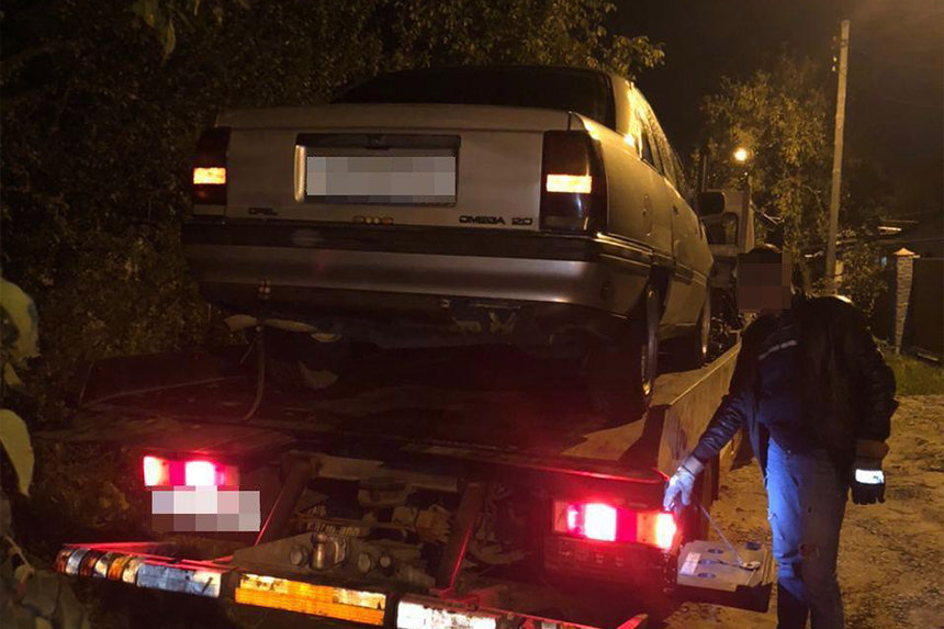 Новини Вінниці / У Вінниці перехожі "здали" патрульним п'яного водія (ФОТО)