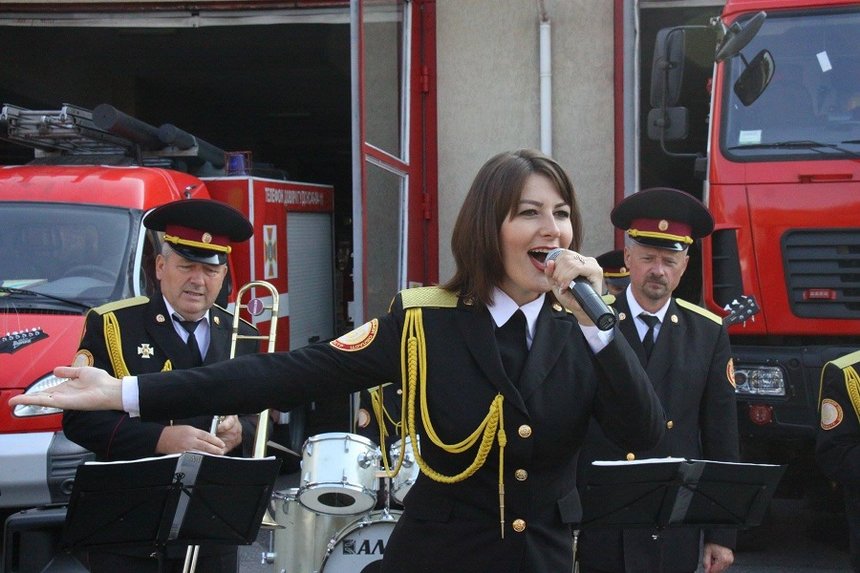 На Вінниччині захисників України привітали піснею / Новости Винницы и области / Інформаційний портал На Париже Новини Вінниці / На Вінниччині захисників України привітали піснею