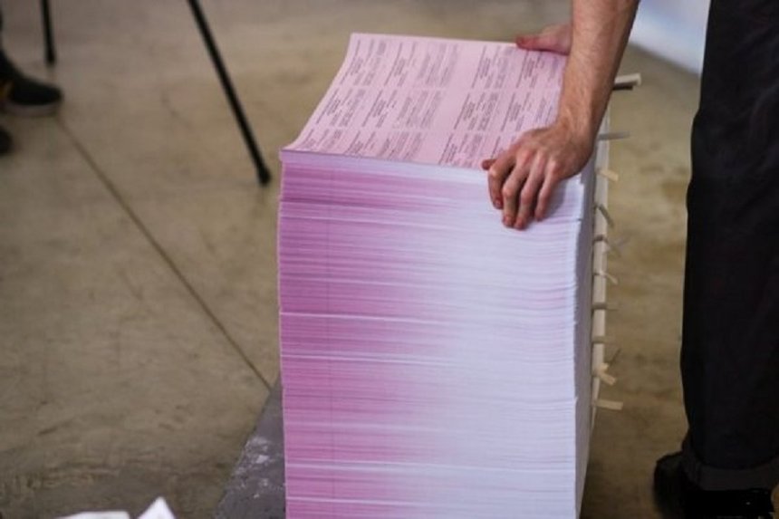 Новини Вінниці / На Вінниччині спалили 17 тисяч бюлетенів, які друкувались для виборів мера у місті Ладижин