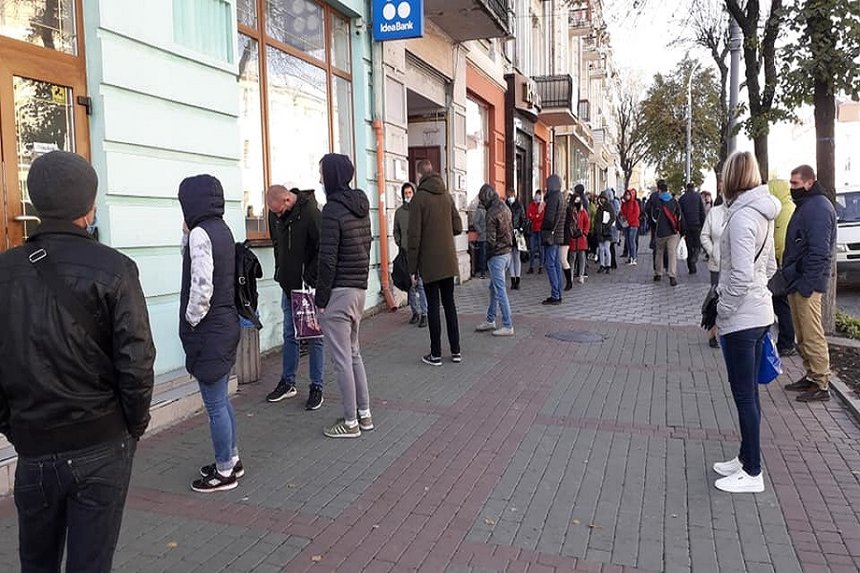 Новини Вінниці / У Вінниці «туристи» вишикувались в чергу для сплати візового збору