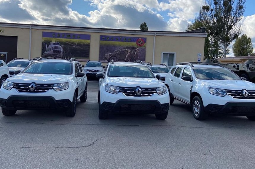 Прикордонний загін на Вінниччині отримав три автівки "Рено-Дастер" з додатковими опціями / Новости Винницы и области / Інформаційний портал На Париже Новини Вінниці / Прикордонний загін на Вінниччині отримав три автівки "Рено-Дастер" з додатковими опціями