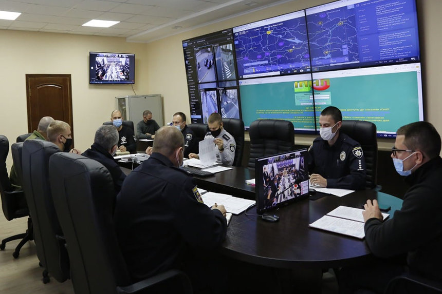 Новини Вінниці / За дві години майже 30 повідомлень про порушення: ранок у день голосування поліція Вінниччини почала зі складання адмінпротоколу за «чорнуху»