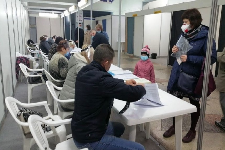 Новини Вінниці / Явка виборців на Вінниччині низька: на 12 годину проголосувало близько 33 тисяч людей 