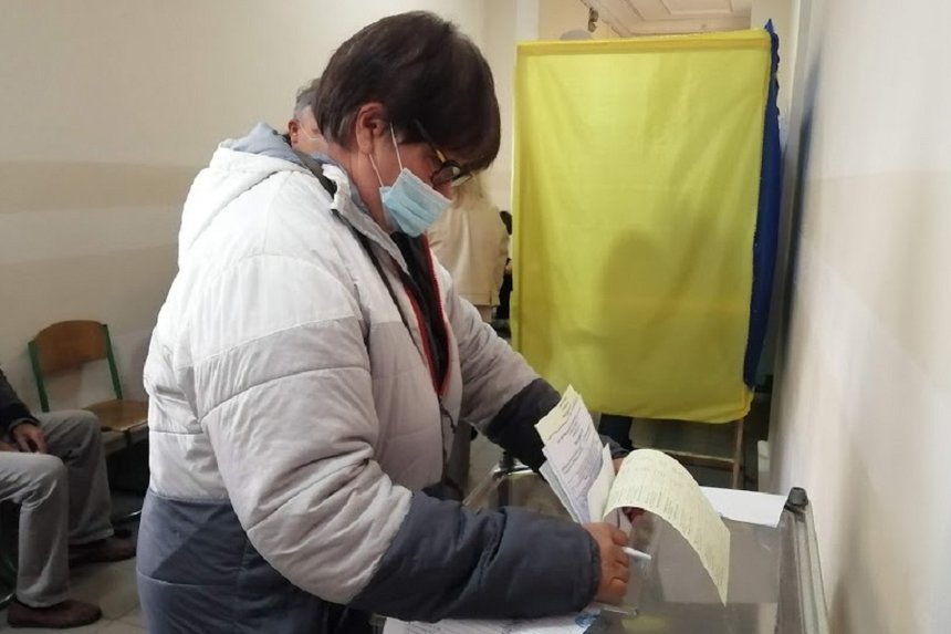 Новини Вінниці / На Вінниччині виборців хочуть оштрафувати за те, що рвали бюлетені: які порушення фіксували на дільницях 