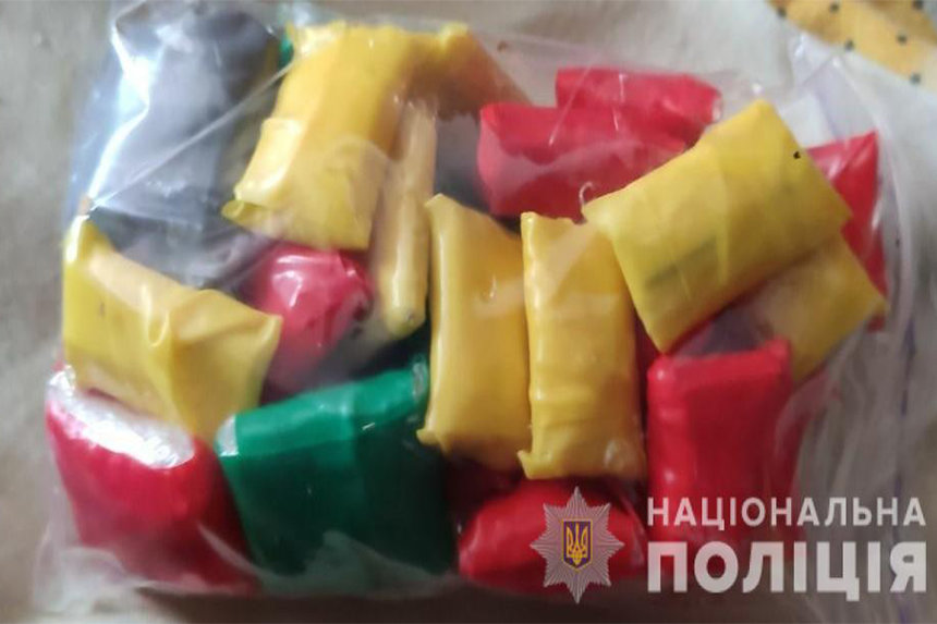 Новини Вінниці / У Вінниці з великою партією наркотиків затримали «закладника», який хостел перетворив на склад 