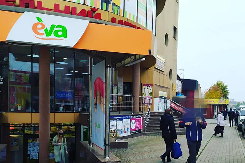 Новини Вінниці / У Вінниці персонал відомої мережі магазинів побутових товарів зливав нечистоти до ливневої каналізації (ФОТО)