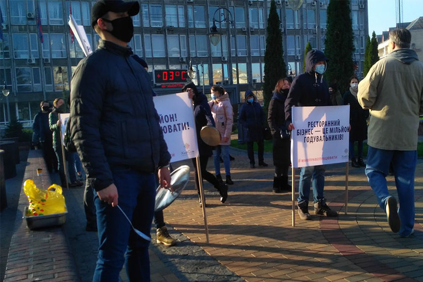 Новини Вінниці / «Досить знущатися!», «Ресторанний бізнес – мільйон годувальників»: вінницькі підприємці каструлями нагадали про ризики для їх бізнесу  