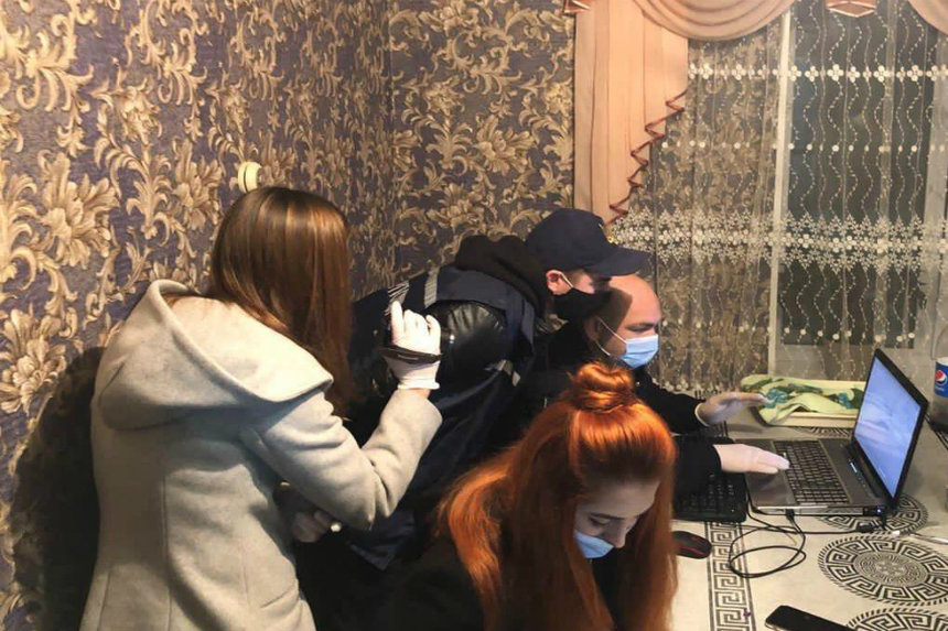 Новини Вінниці / У Вінниці «меблевий» онлайн-магазин одурив покупців на 500 тисяч гривень (ФОТО)