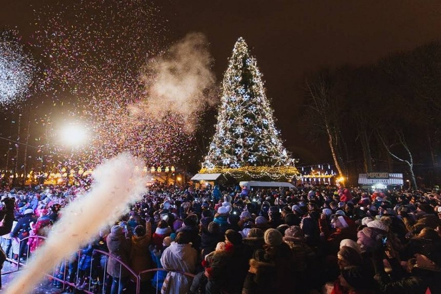 Новини Вінниці / Вінницька міськрада розгляне петицію про відмову від новорічної ялинки: на збір підписів пішло менше доби