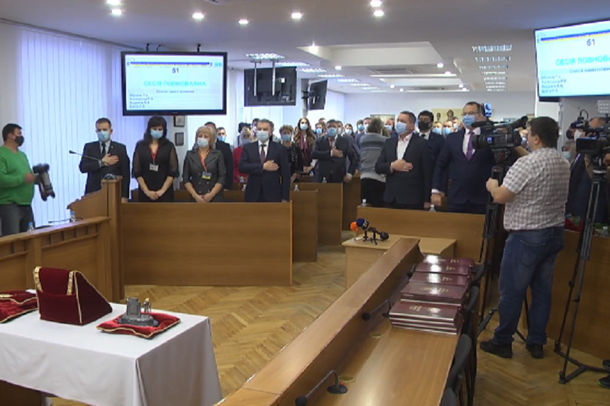 У Вінниці розпочалась перша сесія новообраної міськради: Моргунов склав присягу міського голови (ФОТО) / Новости Винницы и области / Інформаційний портал На Париже Новини Вінниці / У Вінниці розпочалась перша сесія новообраної міськради: Моргунов склав присягу міського голови (ФОТО)