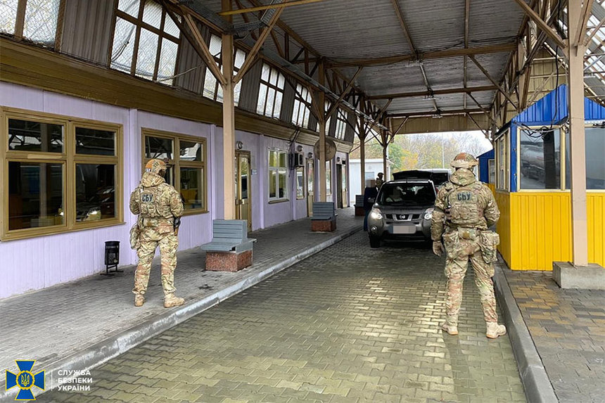 Новини Вінниці / Бурштинова справа на Вінниччині: на хабарі затримано митника (ФОТО)