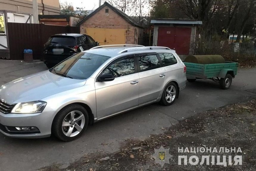 Новини Вінниці / У дворі будинку у Вінниці Volkswagen наїхав на підлітка: хлопця госпіталізували 