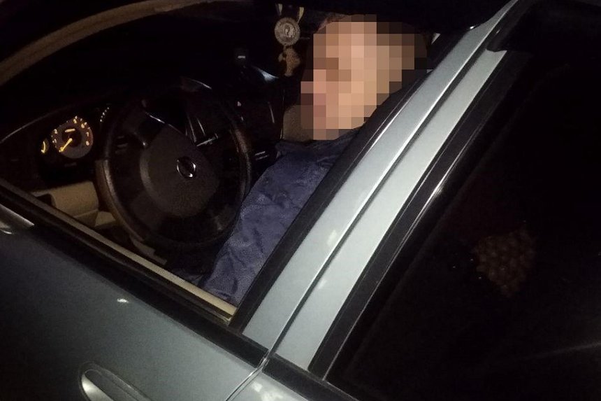 Новини Вінниці / У Вінниці п'яний водій легковика Nissan ледь не врізався в машину патрульних, а потім запропонував їм хабара