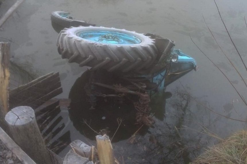 На Вінниччині трактор "злетів" у ставок: загинув 64-річний чоловік / Новости Винницы и области / Інформаційний портал На Париже Новини Вінниці / На Вінниччині трактор "злетів" у ставок: загинув 64-річний чоловік