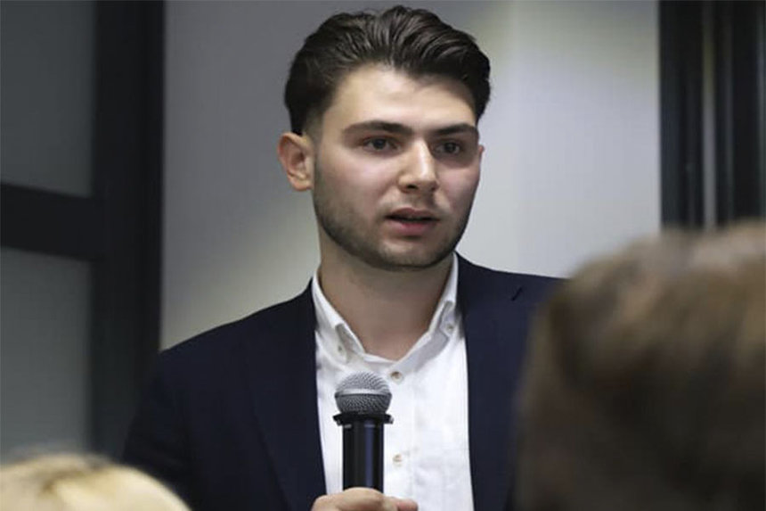 Новини Вінниці / Депутат Вінницької облради від «Слуги народа» Шаповалов погоджується з призначенням Зеленського на другий термін президентства «через суд»