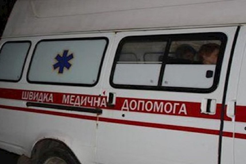 Вночі на Вінниччині карета швидкої не могла доїхати на виклик: застрягла на узбіччі / Новости Винницы и области / Інформаційний портал На Париже Новини Вінниці / Вночі на Вінниччині карета швидкої не могла доїхати на виклик: застрягла на узбіччі