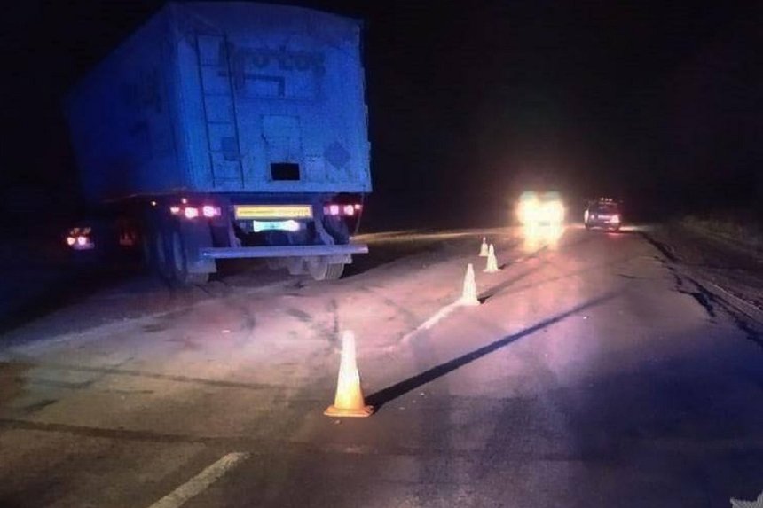 Новини Вінниці / На Вінниччині вантажівка збила пішохода: чоловіка забрали до реанімації