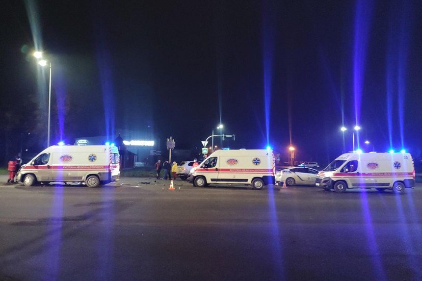 Новини Вінниці / У Вінниці карета швидкої не розминулась із BMW: на обох водіїв патрульні склали протоколи 