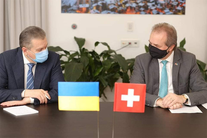 Мер Вінниці Моргунов підписав угоду про передачу Цюріхом 35 трамваїв Tram2000 / Новости Винницы и области / Інформаційний портал На Париже Новини Вінниці / Мер Вінниці Моргунов підписав угоду про передачу Цюріхом 35 трамваїв Tram2000