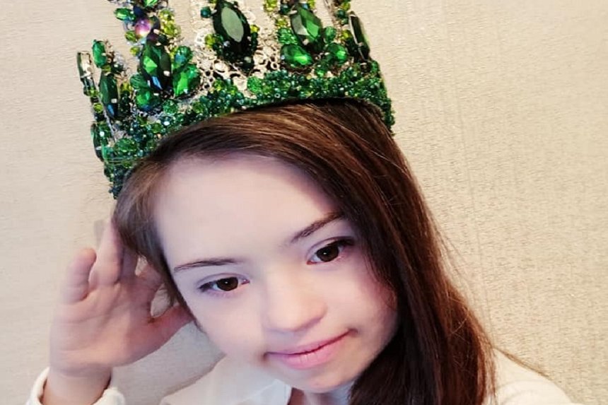 Новини Вінниці / Школярка з Вінниччини "під ялиночку" отримала корону «Міс Україночка 2020»