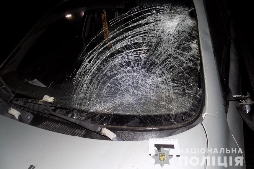 Новини Вінниці / Неподалік Літина на Вінниччині водій легковика збив пішохода: чоловік перебуває в комі 