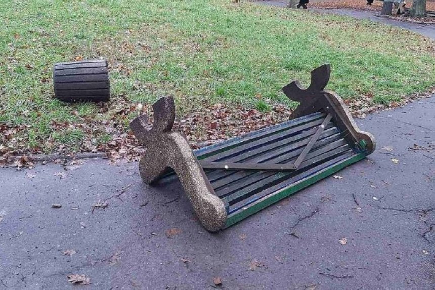 Новини Вінниці / В містечку на Вінниччині знову скаржаться на вандалів