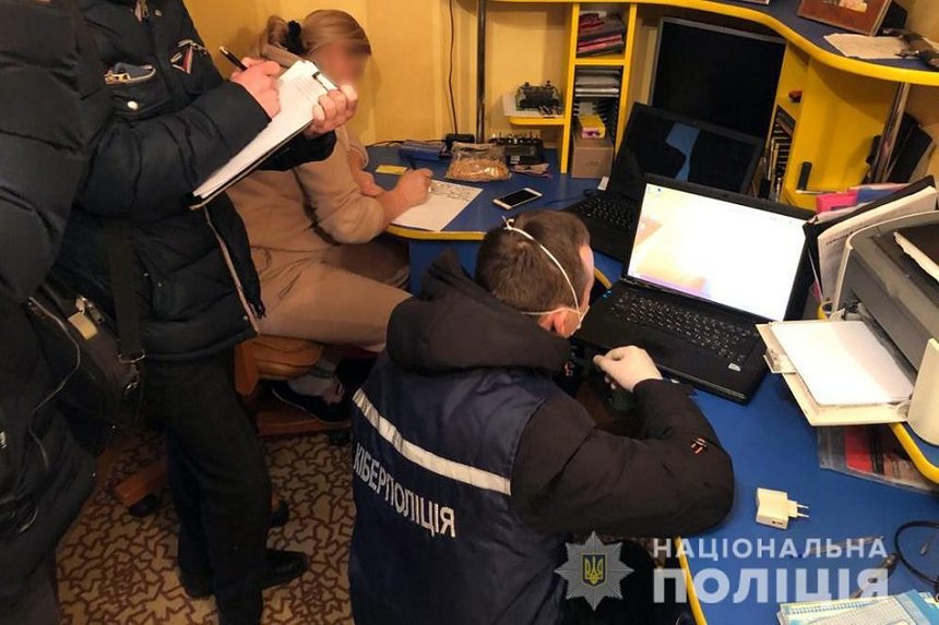 Двоє вінничан розробили й поширювали в мережі вірус, який обкрадав користувачів Інтернету (ВІДЕО) / Новости Винницы и области / Інформаційний портал На Париже Новини Вінниці / Двоє вінничан розробили й поширювали в мережі вірус, який обкрадав користувачів Інтернету (ВІДЕО)