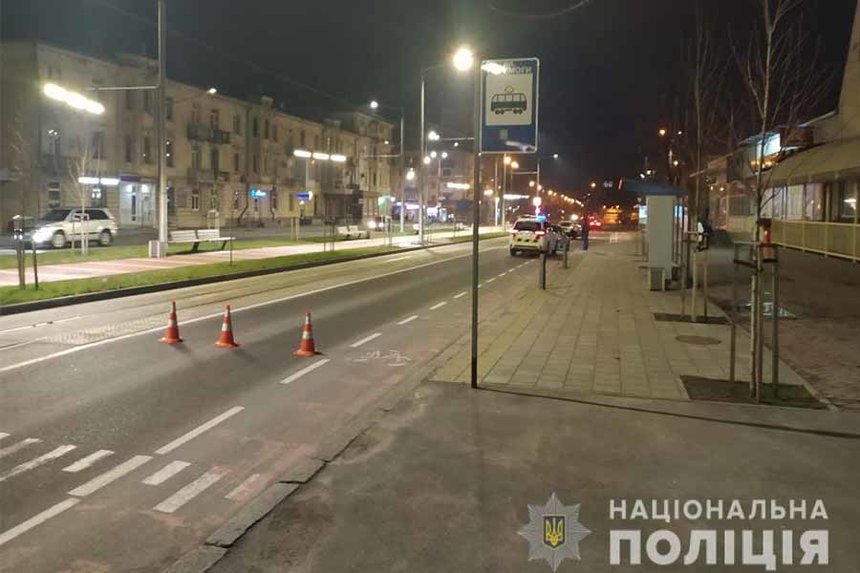 Новини Вінниці / У Вінниці підліток потрапив під автівку, коли виходив з трамваю